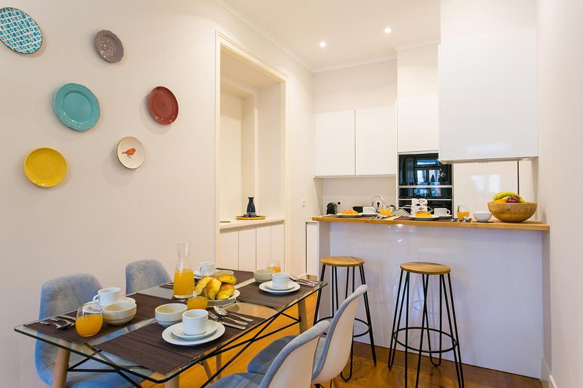 Lovelystay - Cozy 3Bdr Apartment In Estrela Lisboa Exteriör bild