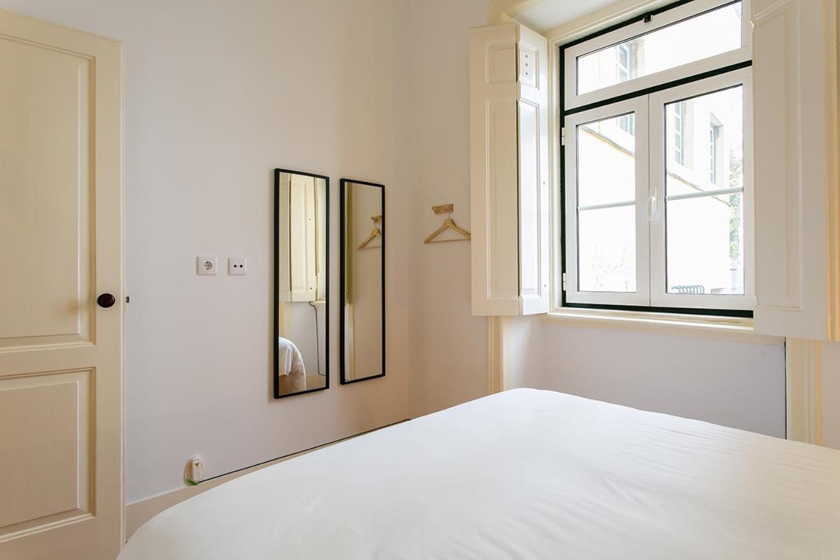 Lovelystay - Cozy 3Bdr Apartment In Estrela Lisboa Exteriör bild