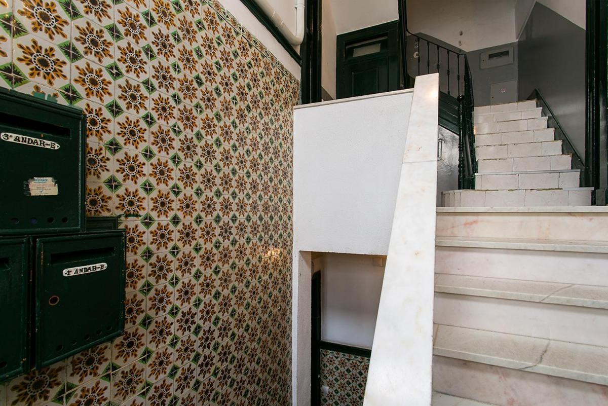 Lovelystay - Cozy 3Bdr Apartment In Estrela Lisboa Exteriör bild
