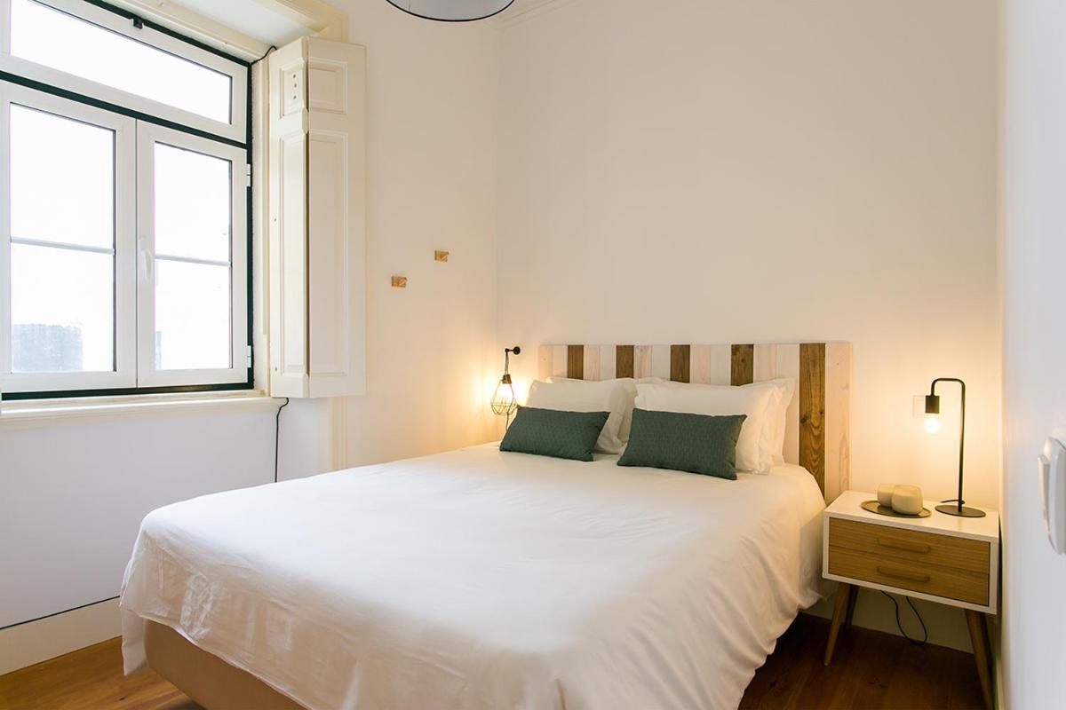 Lovelystay - Cozy 3Bdr Apartment In Estrela Lisboa Exteriör bild