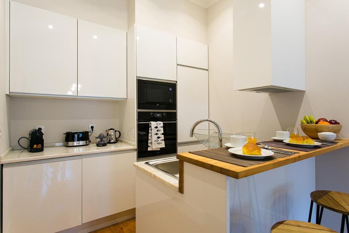 Lovelystay - Cozy 3Bdr Apartment In Estrela Lisboa Exteriör bild