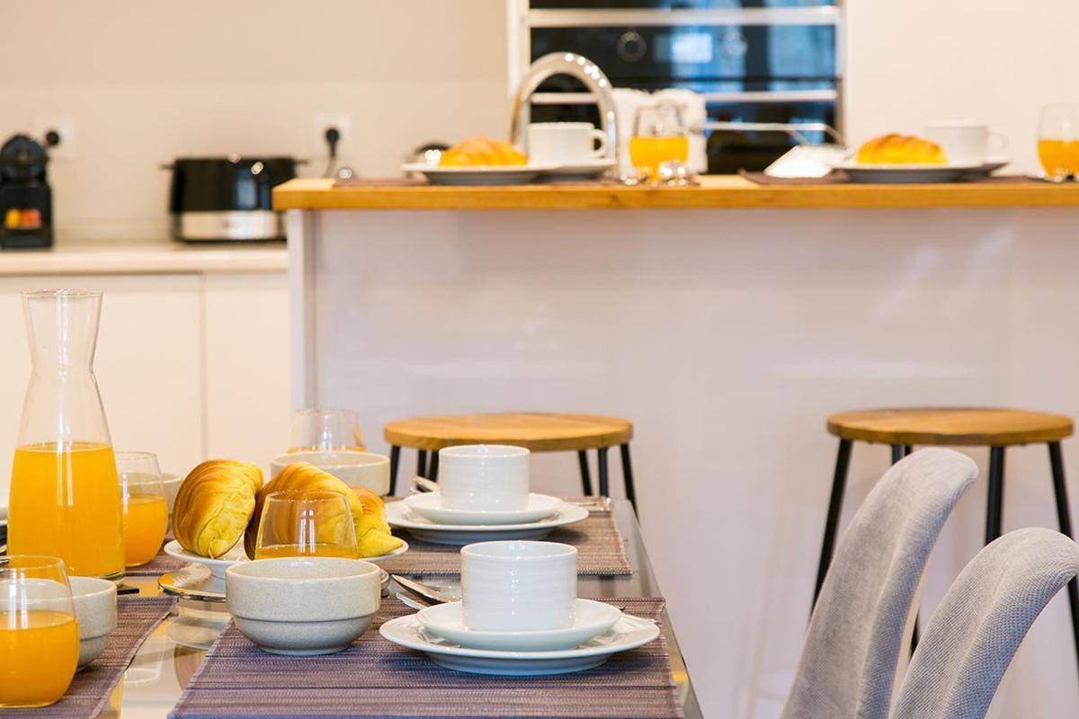 Lovelystay - Cozy 3Bdr Apartment In Estrela Lisboa Exteriör bild
